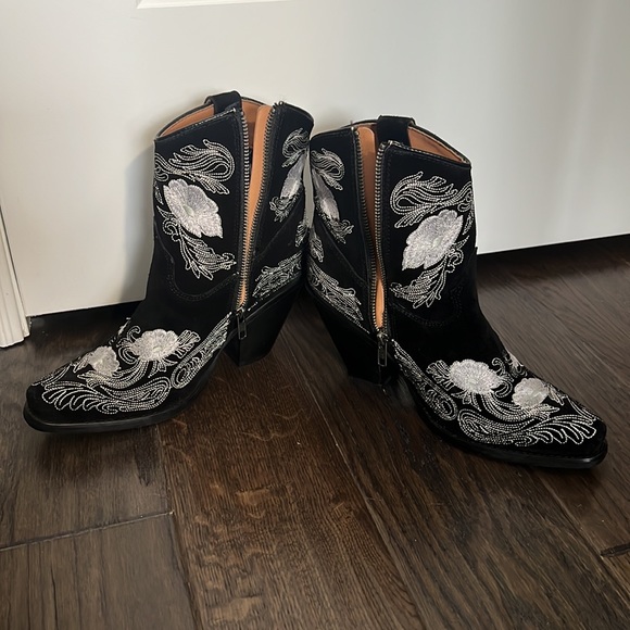 Floral suede cowboy boots - Picture 2 of 6